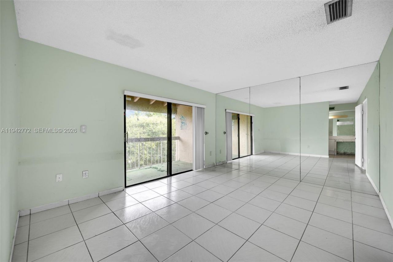 9907 NW 9th St Cir, Unit 15-20, Miami, FL 33172 Photo
