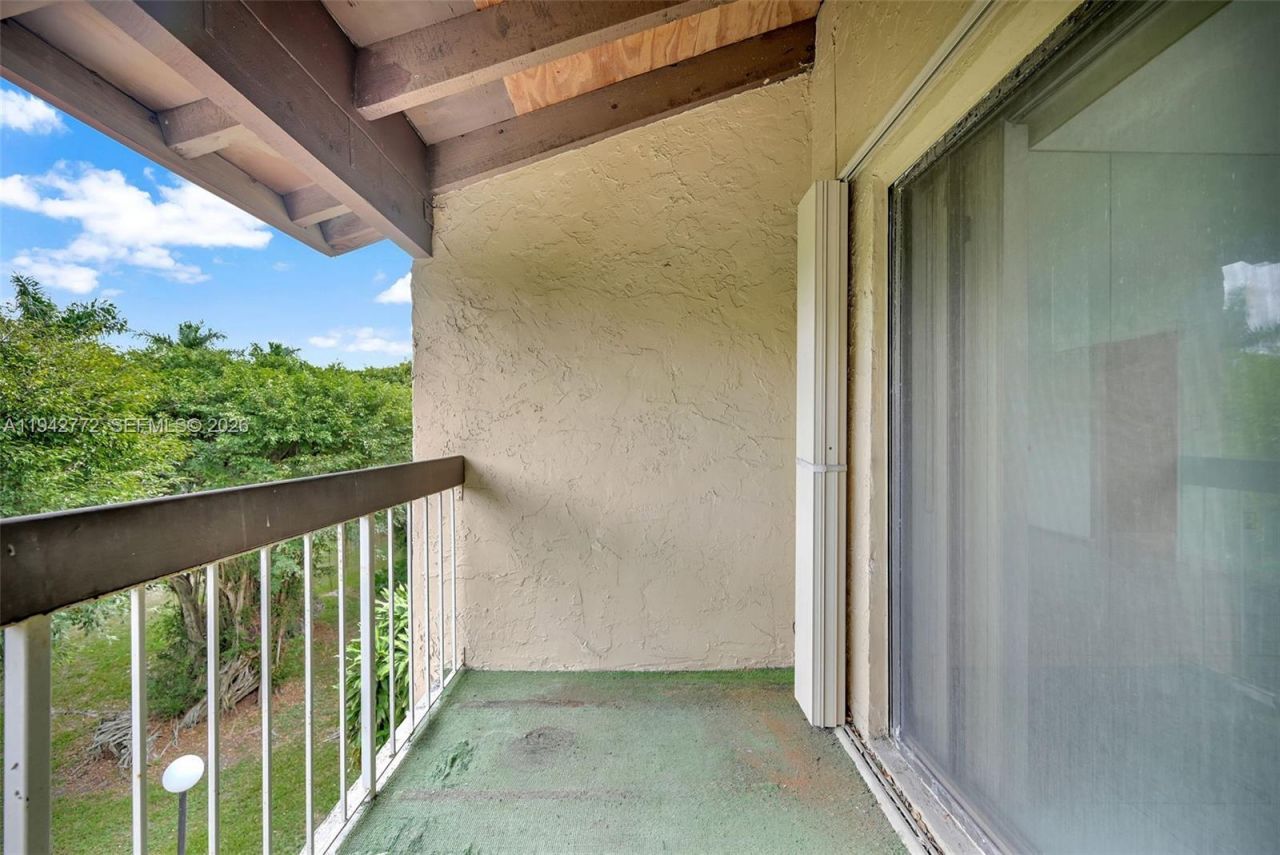 9907 NW 9th St Cir, Unit 15-20, Miami, FL 33172 Photo