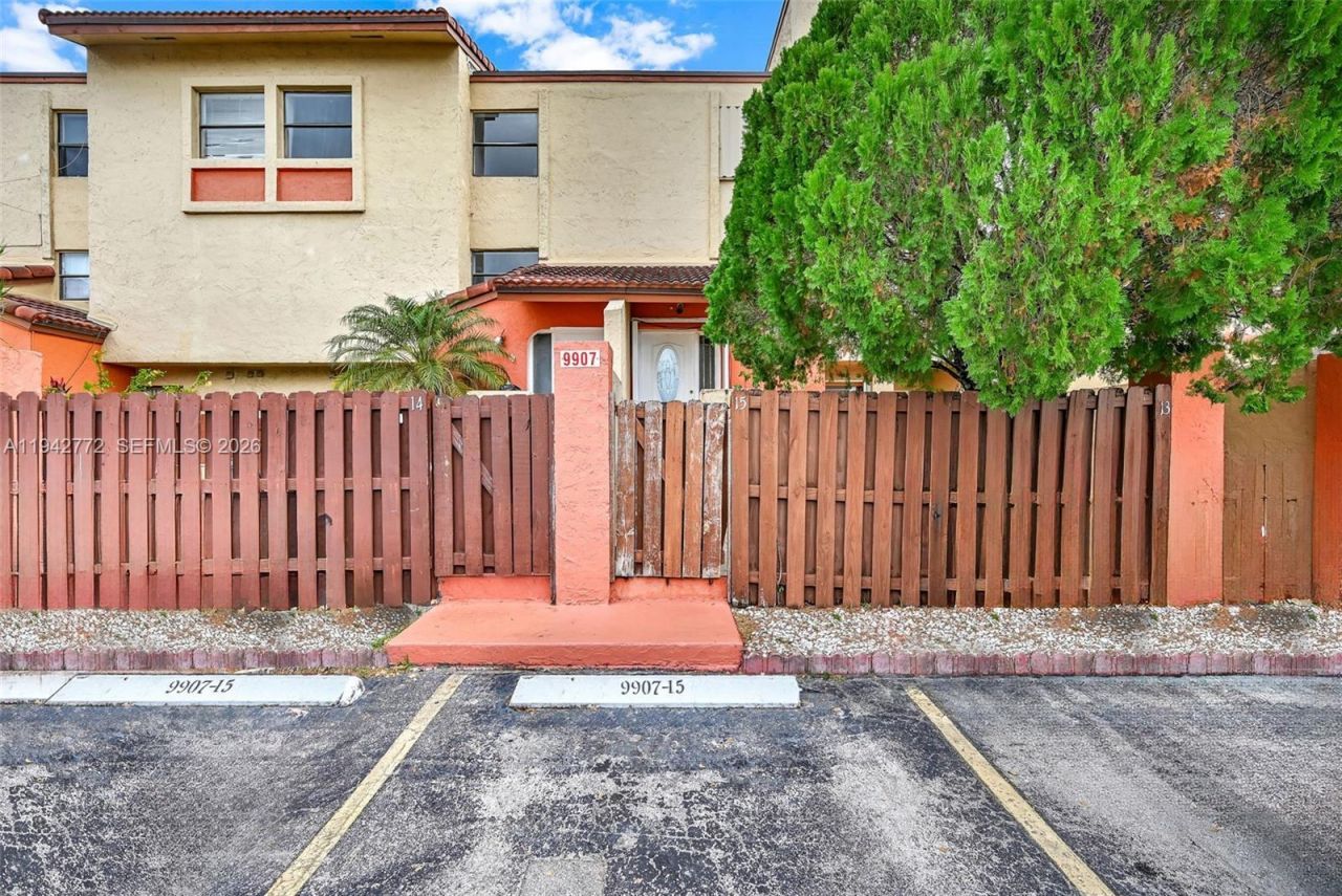 9907 NW 9th St Cir, Unit 15-20, Miami, FL 33172 Photo