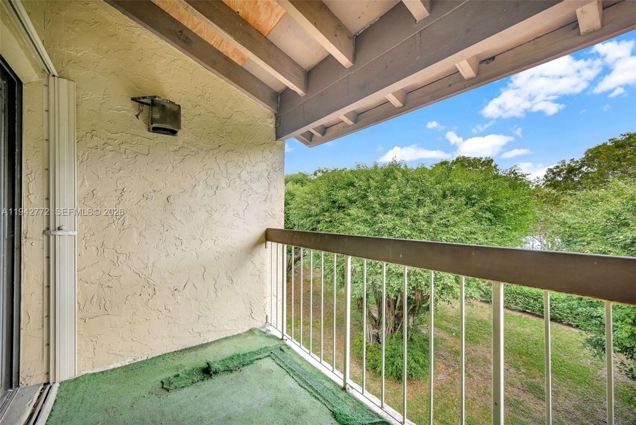 9907 NW 9th St Cir, Unit 15-20, Miami, FL 33172 Photo