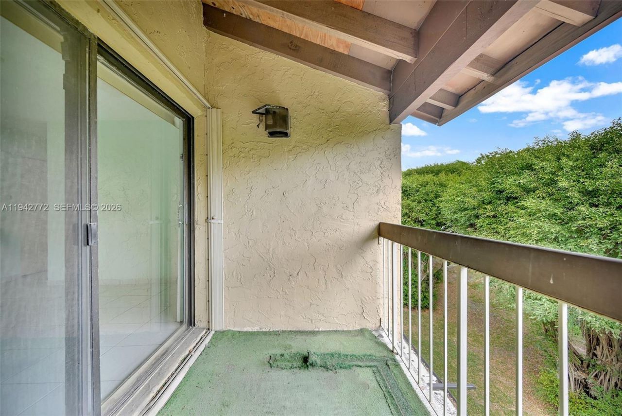 9907 NW 9th St Cir, Unit 15-20, Miami, FL 33172 Photo