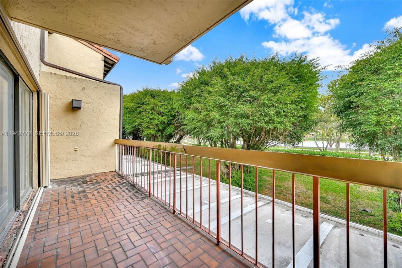 9907 NW 9th St Cir, Unit 15-20, Miami, FL 33172 Photo