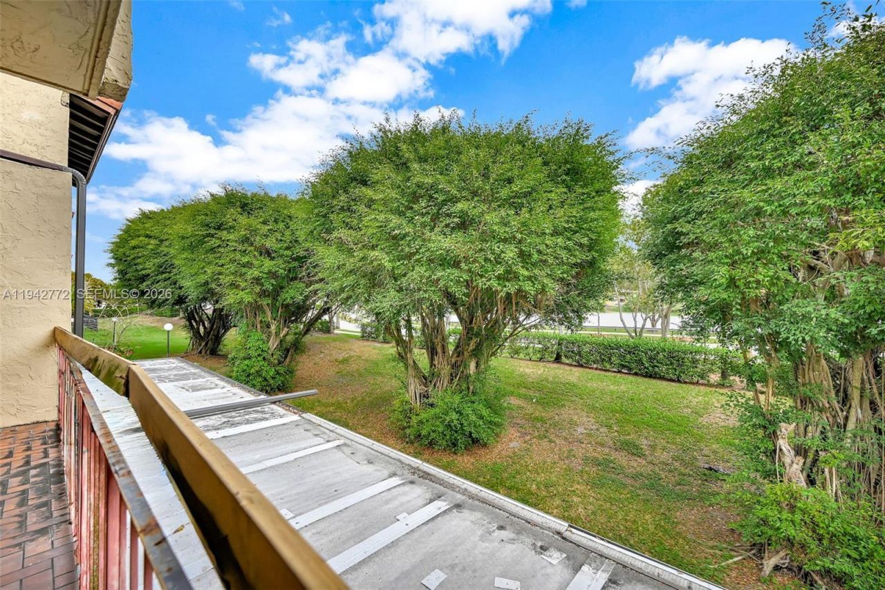 9907 NW 9th St Cir, Unit 15-20, Miami, FL 33172 Photo