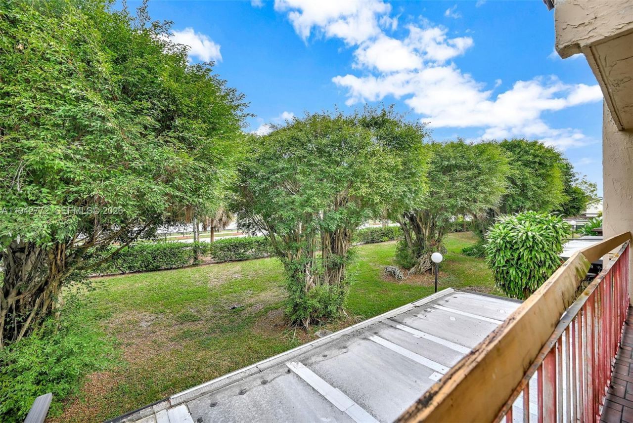 9907 NW 9th St Cir, Unit 15-20, Miami, FL 33172 Photo