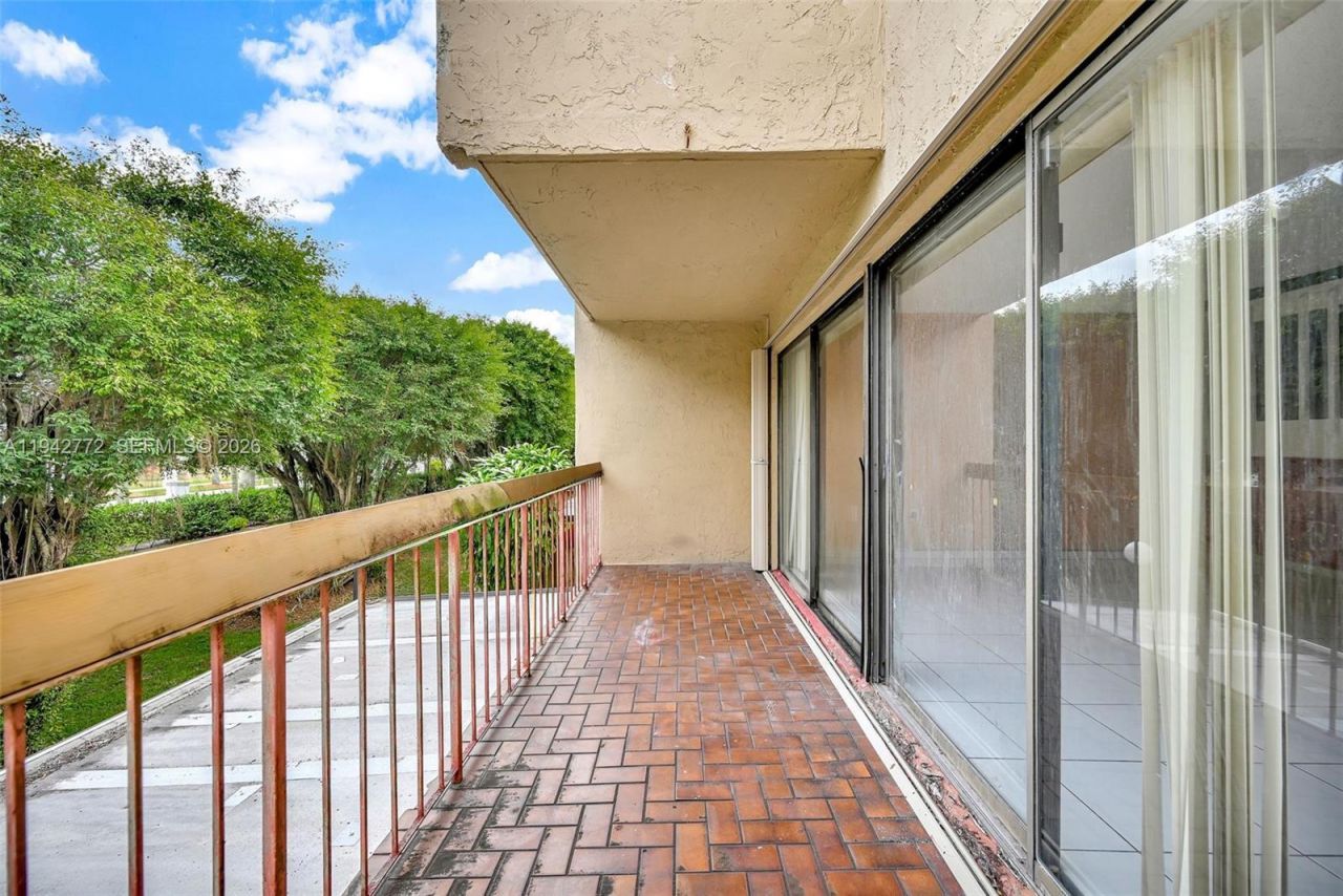 9907 NW 9th St Cir, Unit 15-20, Miami, FL 33172 Photo