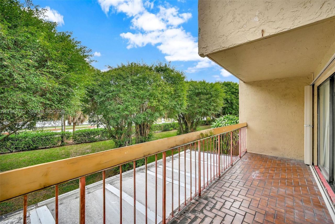 9907 NW 9th St Cir, Unit 15-20, Miami, FL 33172 Photo