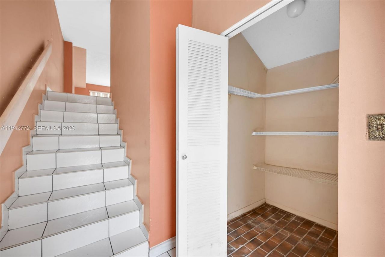 9907 NW 9th St Cir, Unit 15-20, Miami, FL 33172 Photo