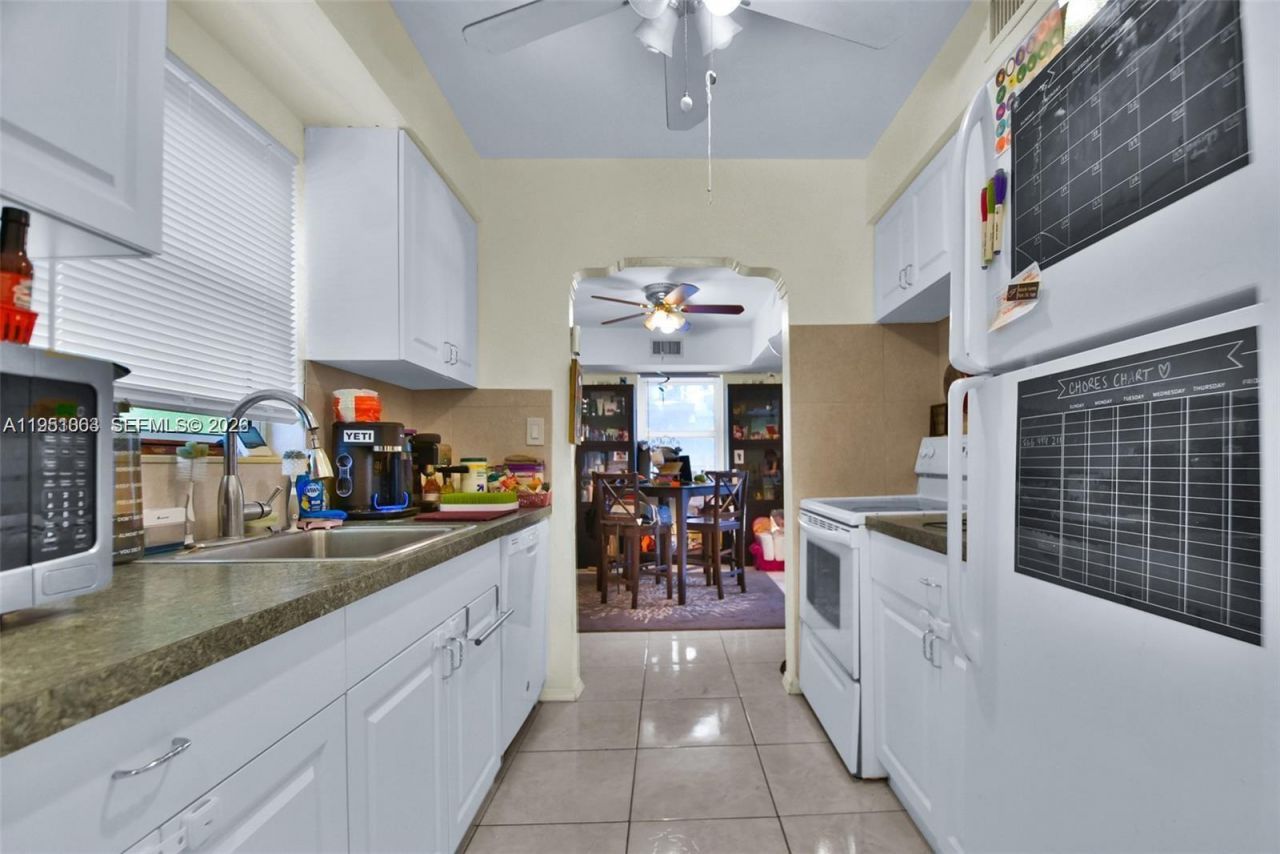 655 NE 122nd St, North Miami, FL 33161 Photo