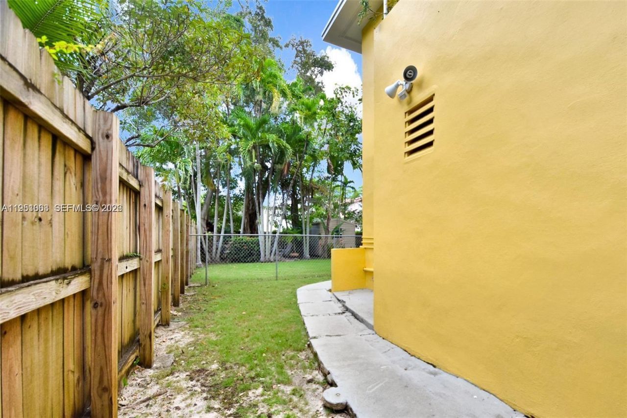 655 NE 122nd St, North Miami, FL 33161 Photo