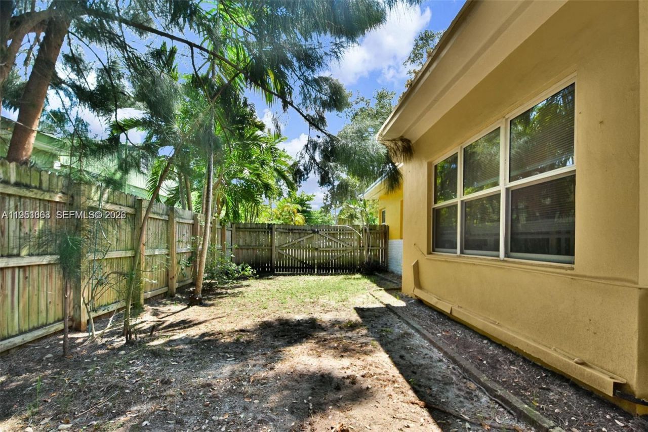 655 NE 122nd St, North Miami, FL 33161 Photo