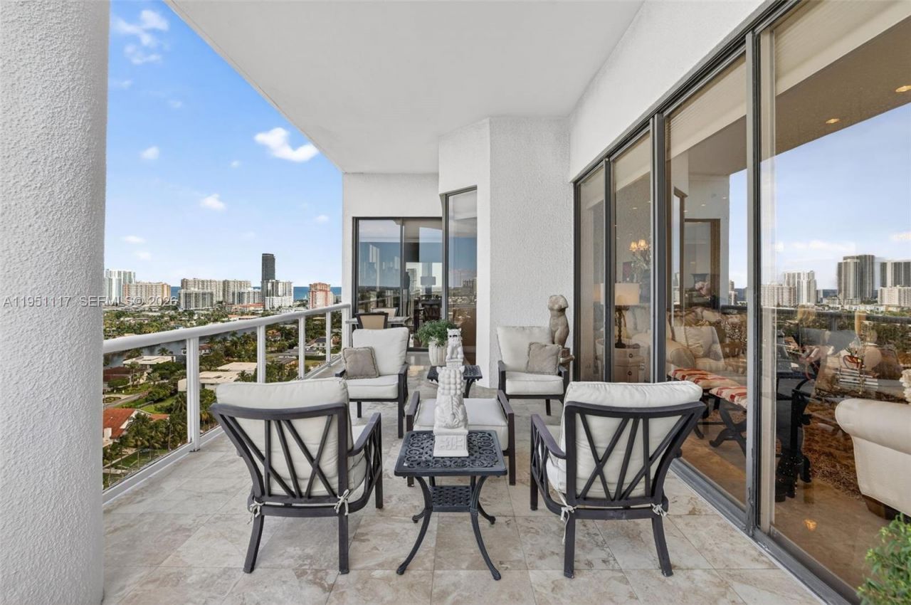 3598 Yacht Club Dr, Unit PH2, Aventura, FL 33180 Photo