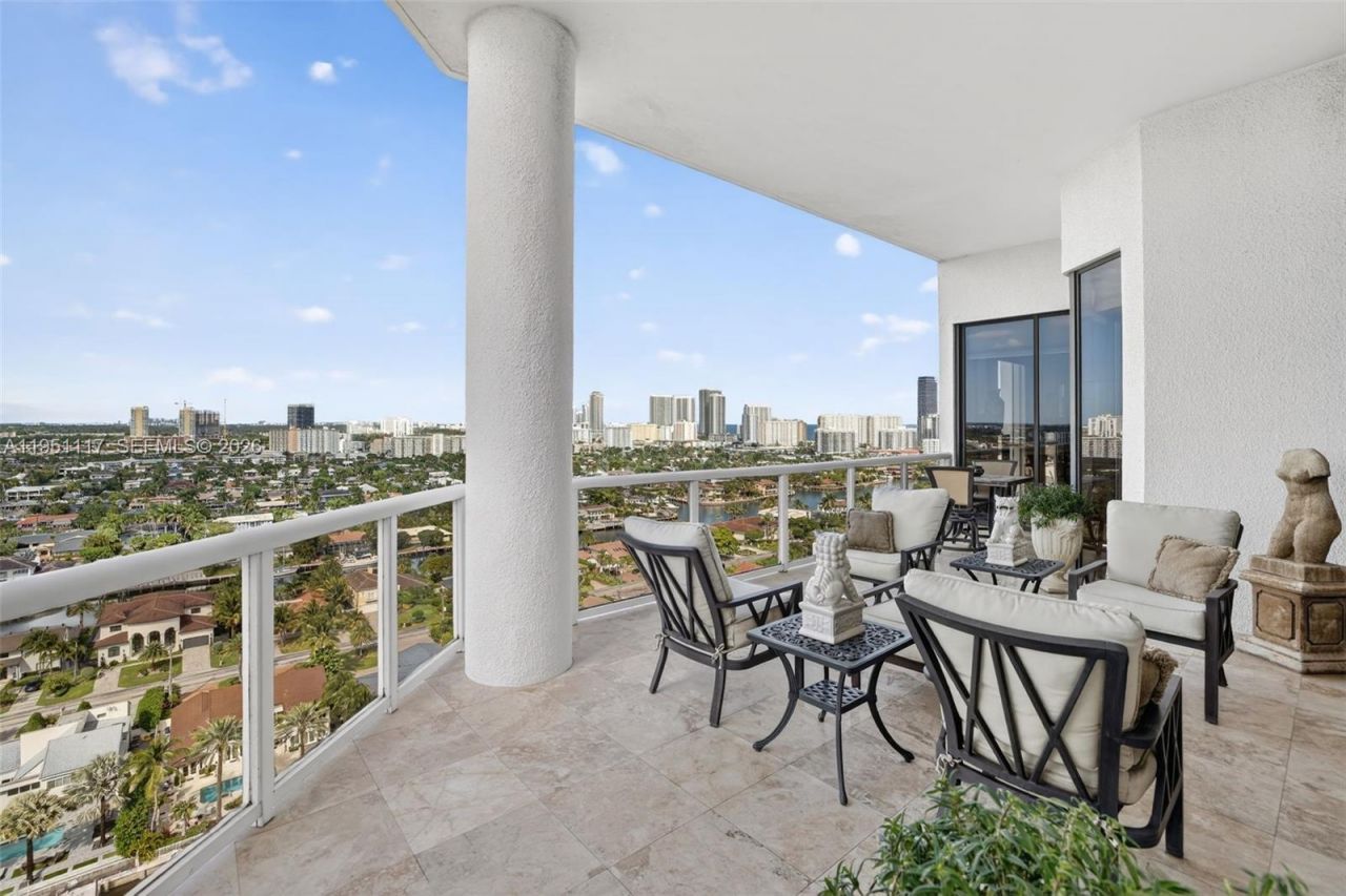 3598 Yacht Club Dr, Unit PH2, Aventura, FL 33180 Photo