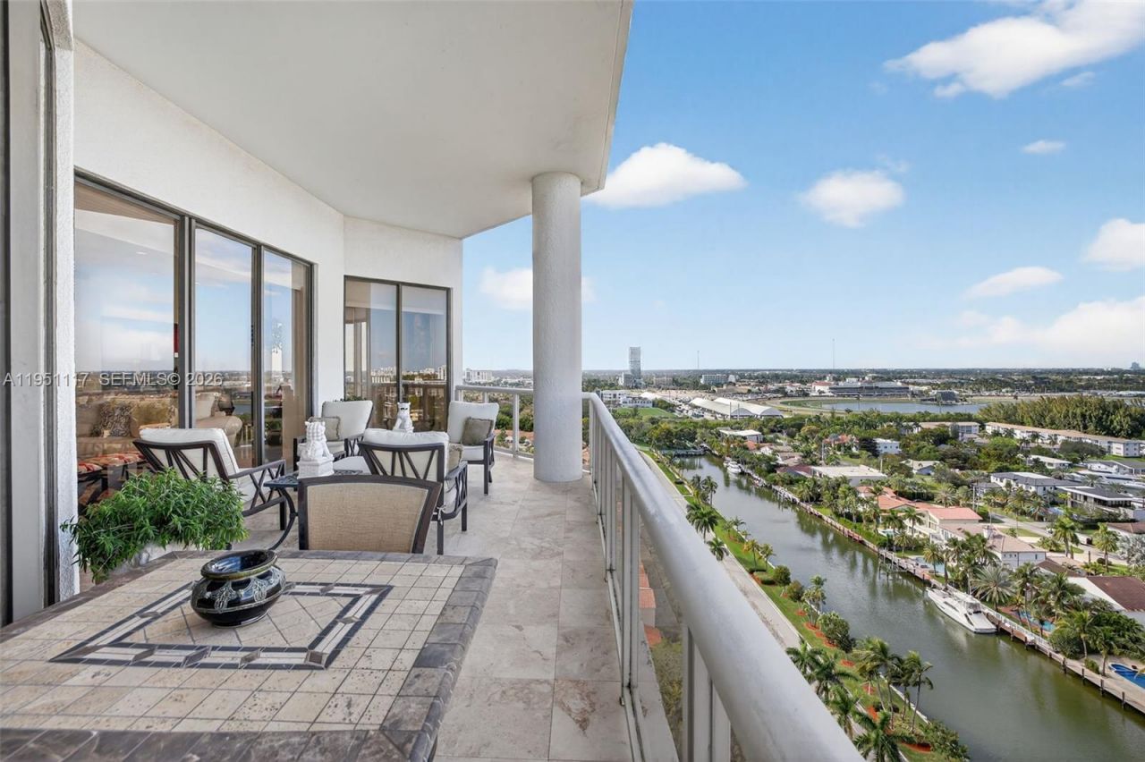 3598 Yacht Club Dr, Unit PH2, Aventura, FL 33180 Photo