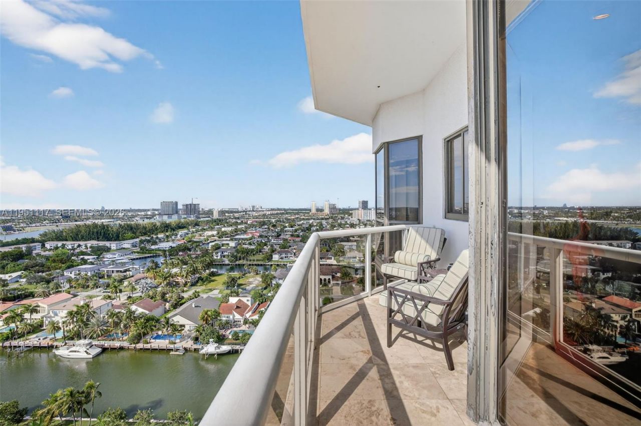 3598 Yacht Club Dr, Unit PH2, Aventura, FL 33180 Photo