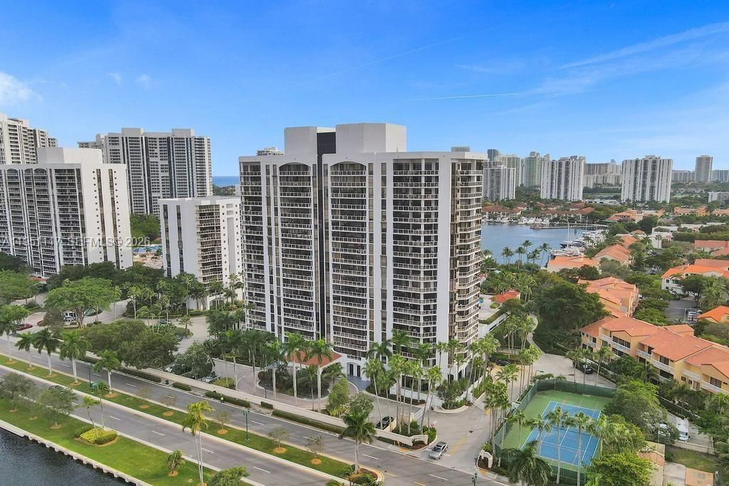 3598 Yacht Club Dr, Unit PH2, Aventura, FL 33180 Photo