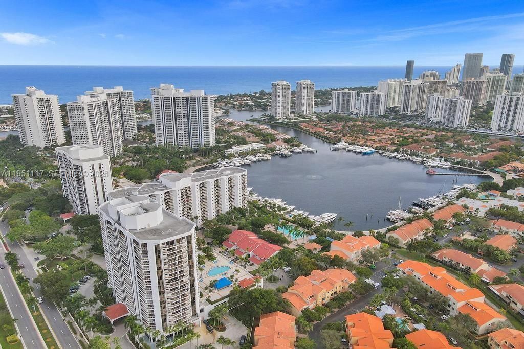 3598 Yacht Club Dr, Unit PH2, Aventura, FL 33180 Photo