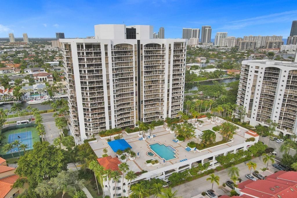 3598 Yacht Club Dr, Unit PH2, Aventura, FL 33180 Photo