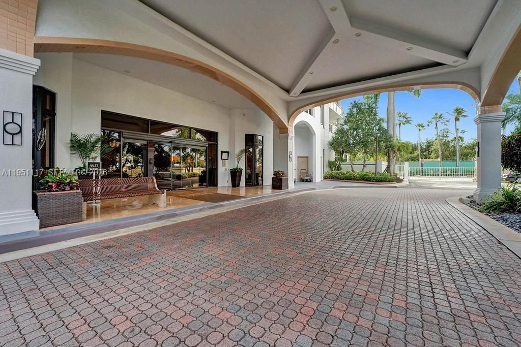 3598 Yacht Club Dr, Unit PH2, Aventura, FL 33180 Photo