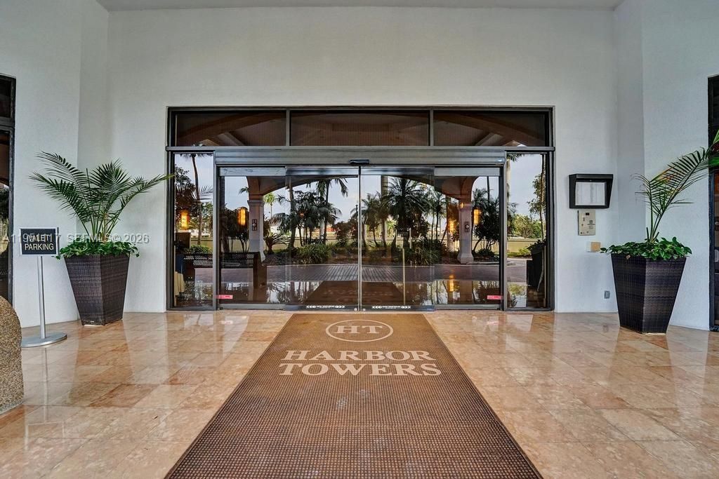 3598 Yacht Club Dr, Unit PH2, Aventura, FL 33180 Photo
