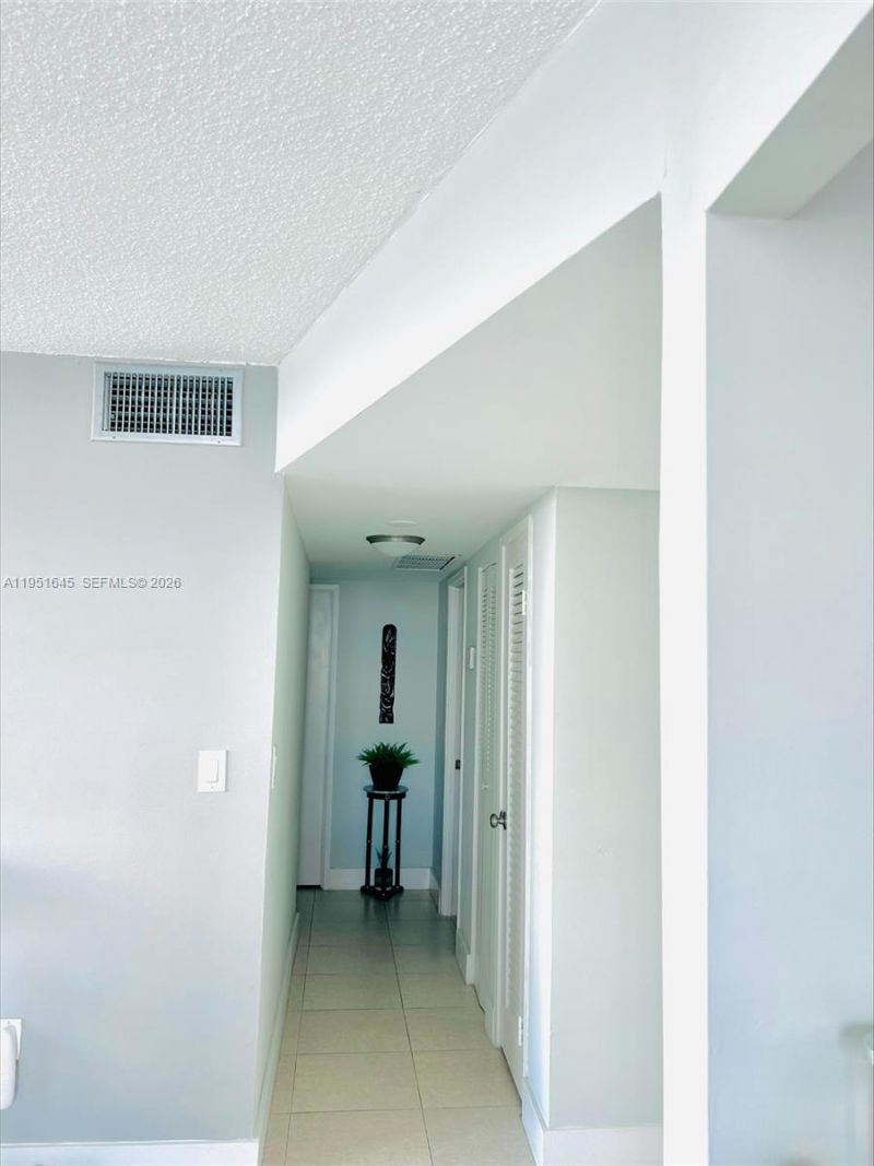 1301 NE Miami Gardens Dr, Unit 1406W, Miami, FL 33179 Photo