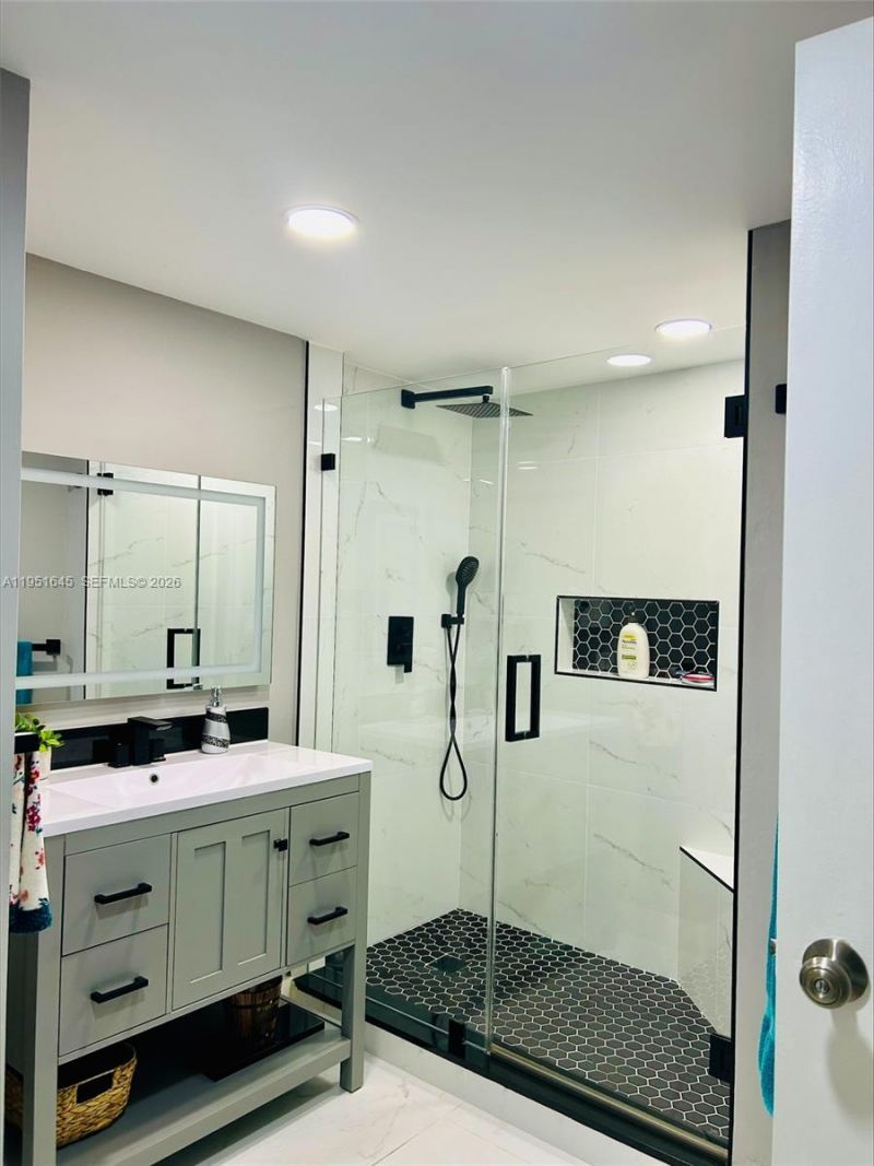 1301 NE Miami Gardens Dr, Unit 1406W, Miami, FL 33179 Photo