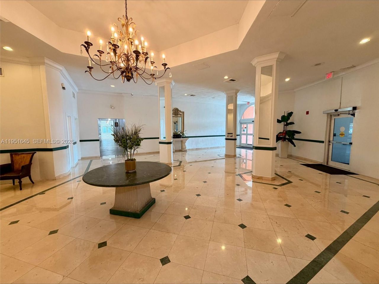 1301 NE Miami Gardens Dr, Unit 1406W, Miami, FL 33179 Photo