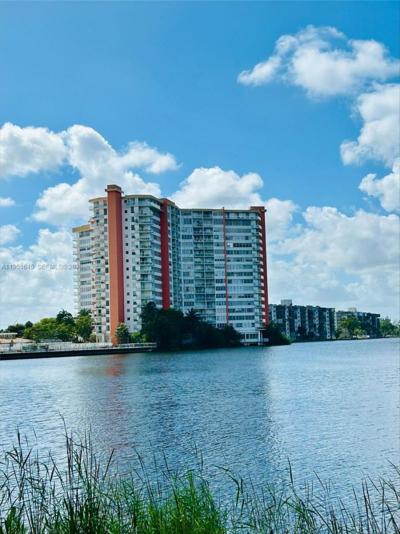 1301 NE Miami Gardens Dr, Unit 1406W, Miami, FL 33179 Photo