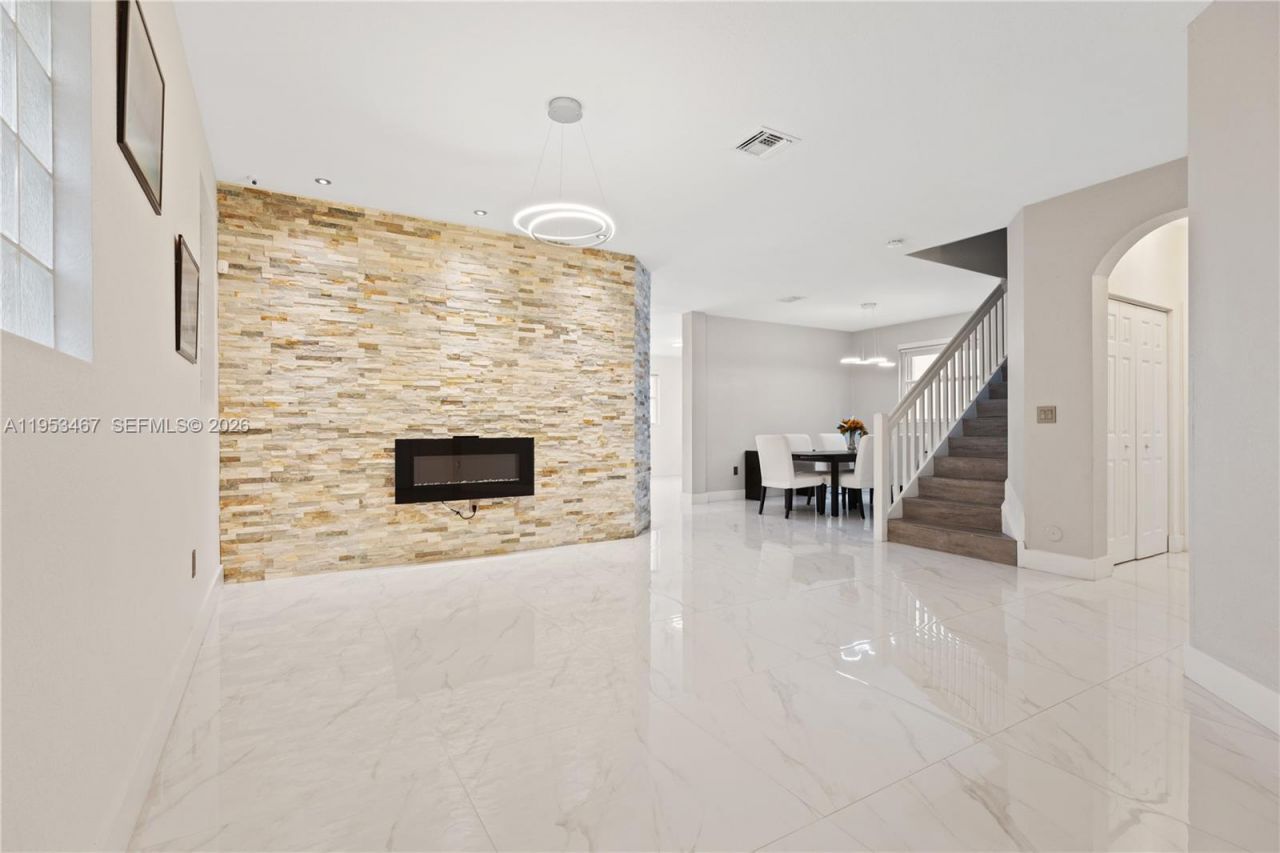 11287 NW 43rd Ter, Doral, FL 33178 Photo