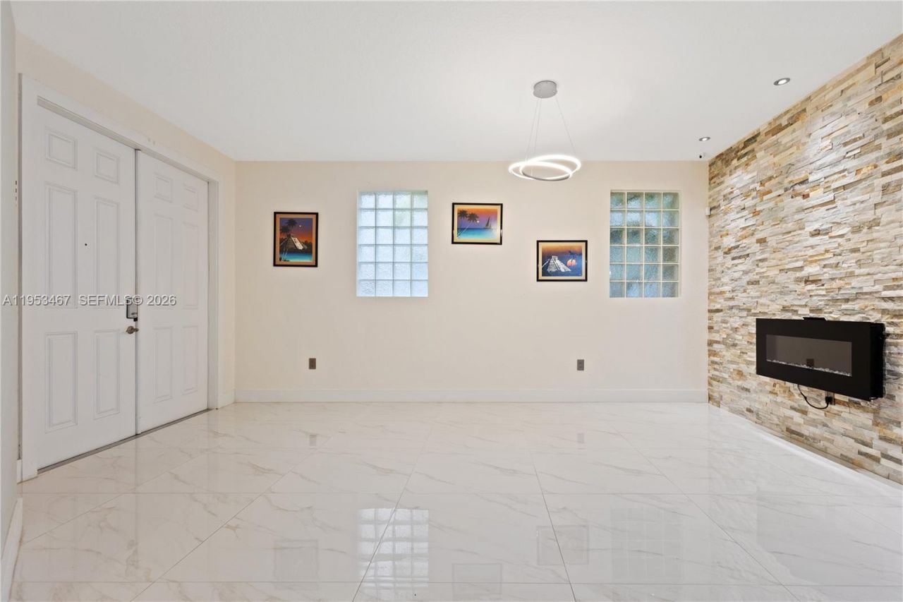 11287 NW 43rd Ter, Doral, FL 33178 Photo