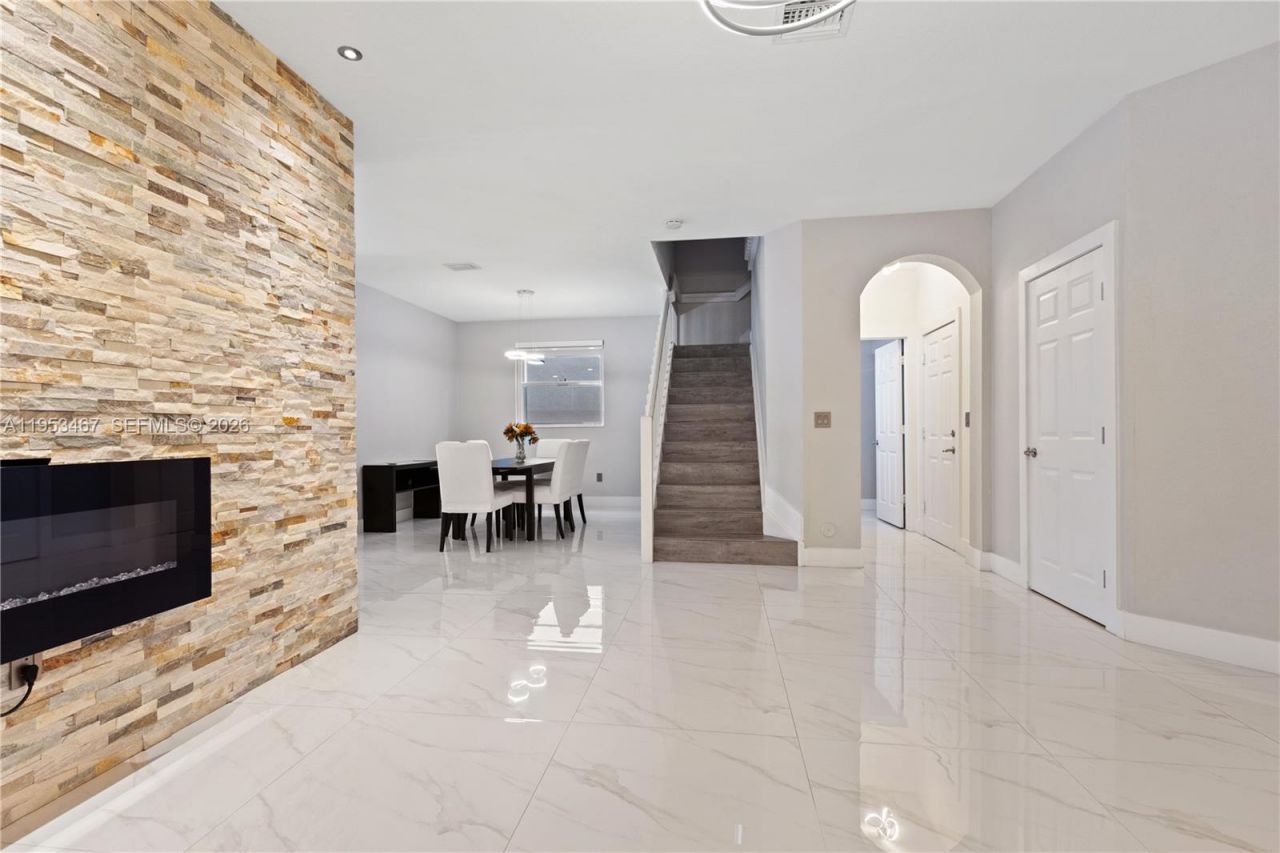 11287 NW 43rd Ter, Doral, FL 33178 Photo