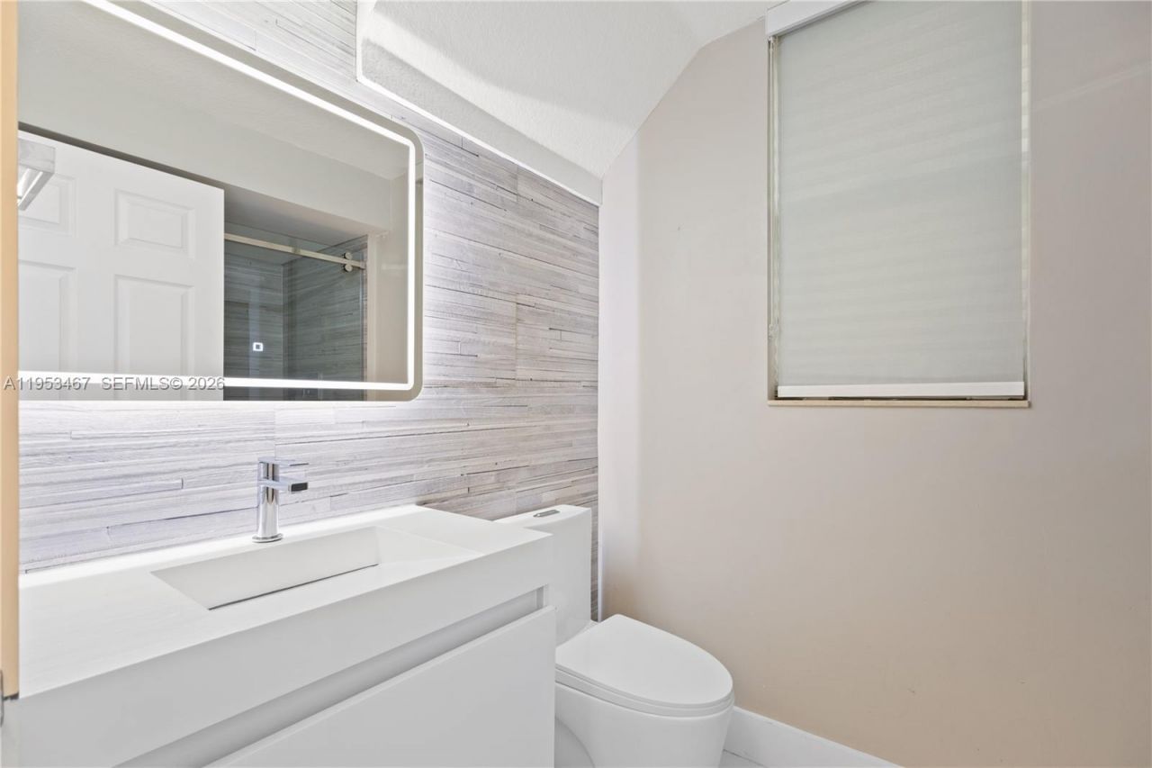 11287 NW 43rd Ter, Doral, FL 33178 Photo