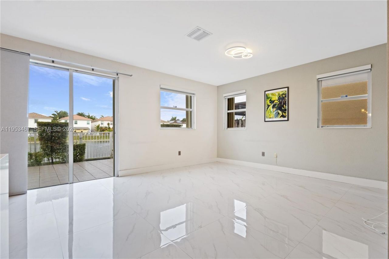 11287 NW 43rd Ter, Doral, FL 33178 Photo