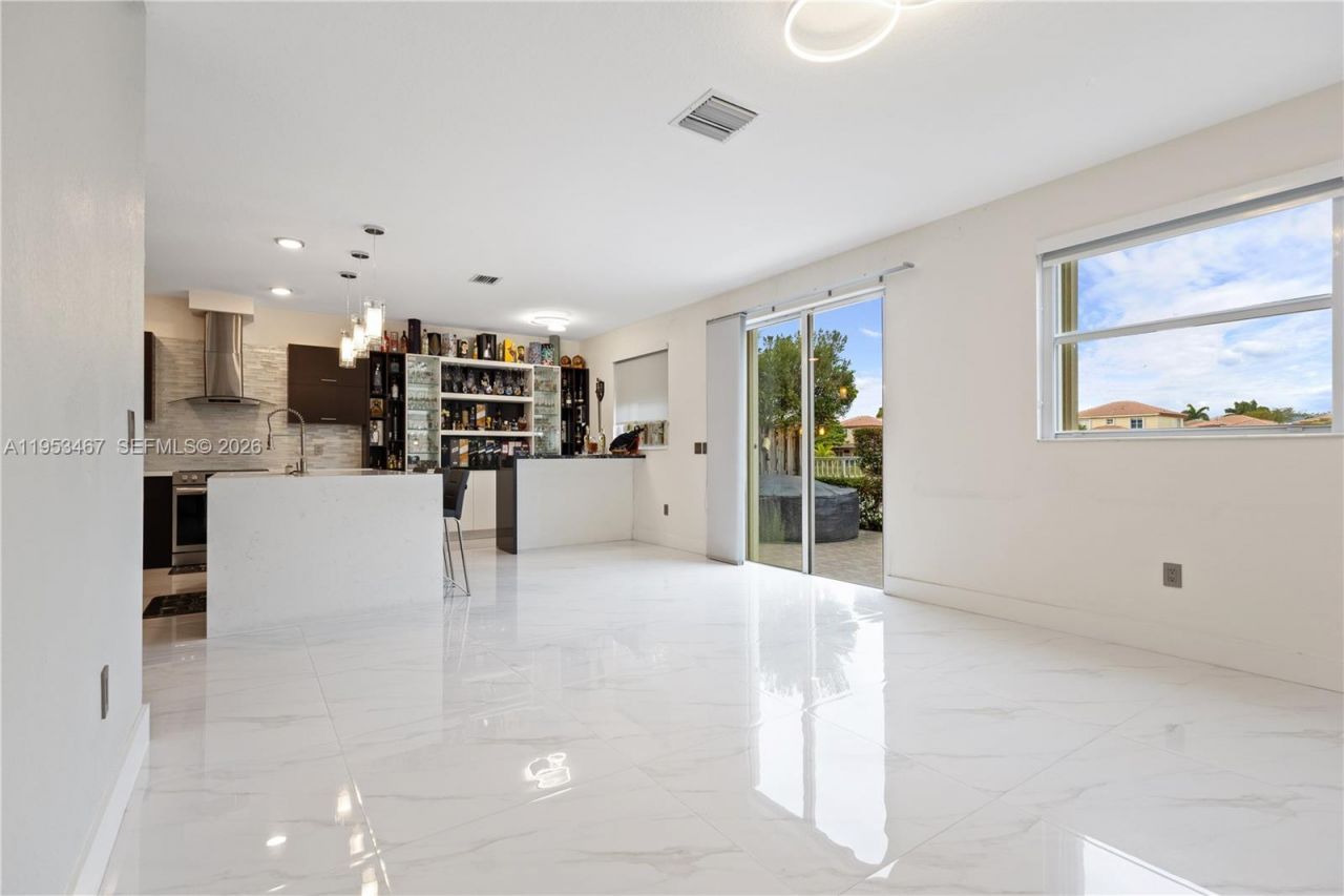 11287 NW 43rd Ter, Doral, FL 33178 Photo