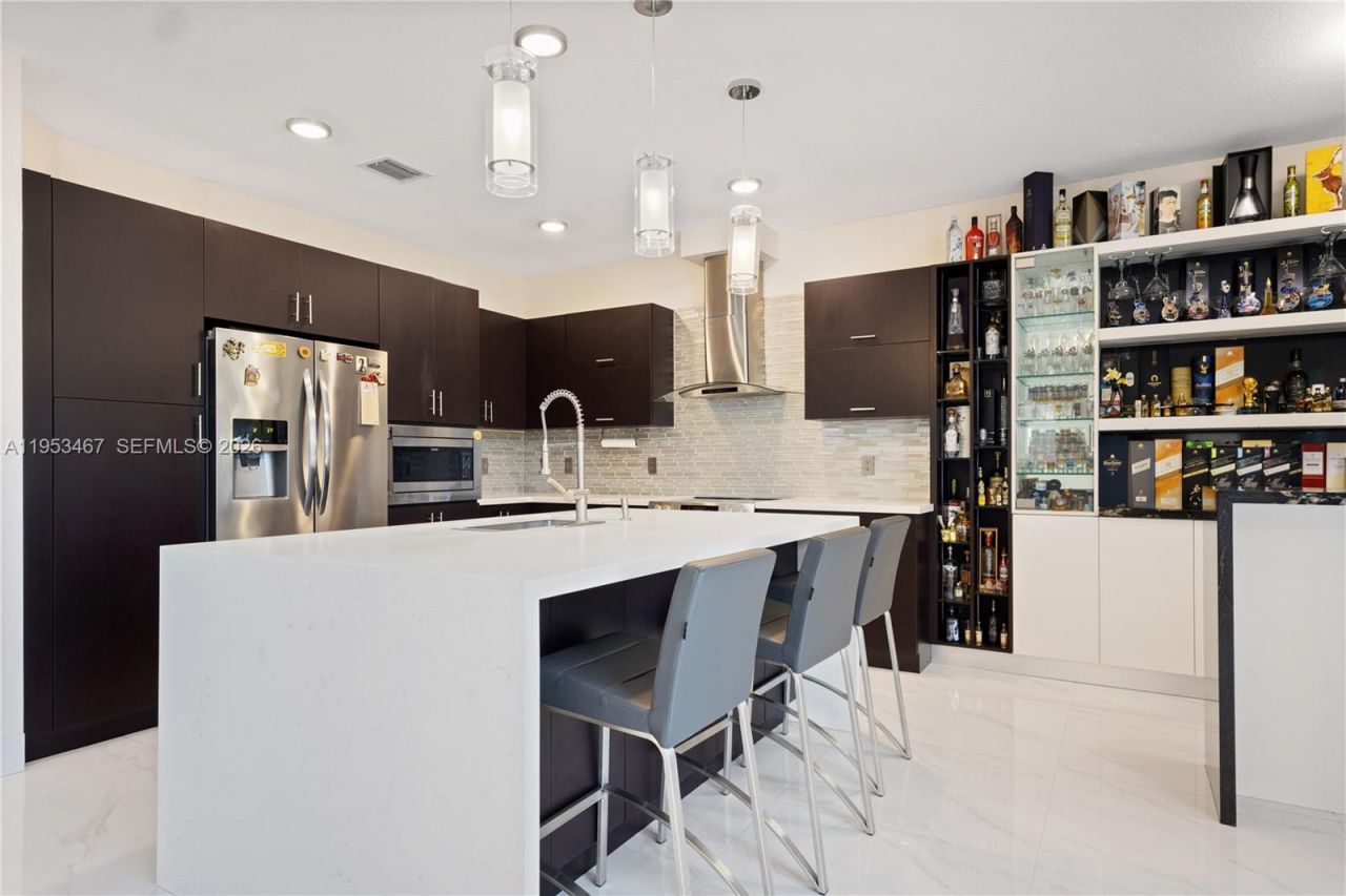 11287 NW 43rd Ter, Doral, FL 33178 Photo