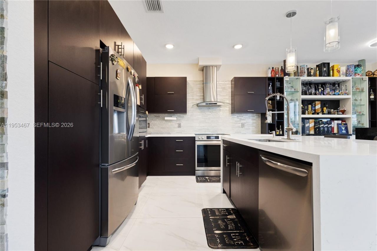 11287 NW 43rd Ter, Doral, FL 33178 Photo