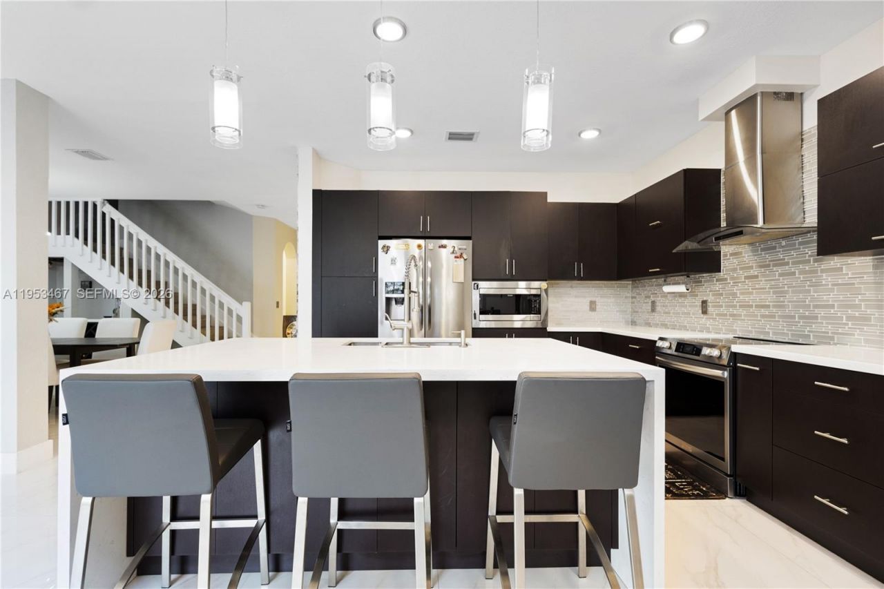 11287 NW 43rd Ter, Doral, FL 33178 Photo