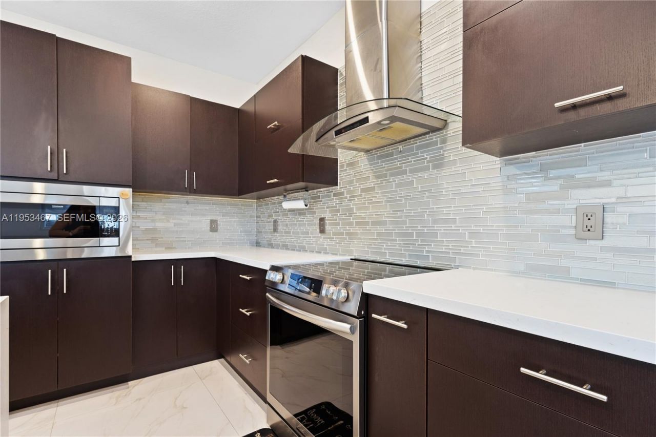 11287 NW 43rd Ter, Doral, FL 33178 Photo