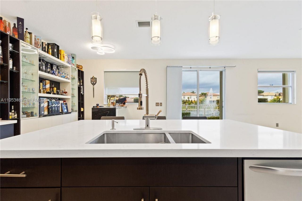 11287 NW 43rd Ter, Doral, FL 33178 Photo