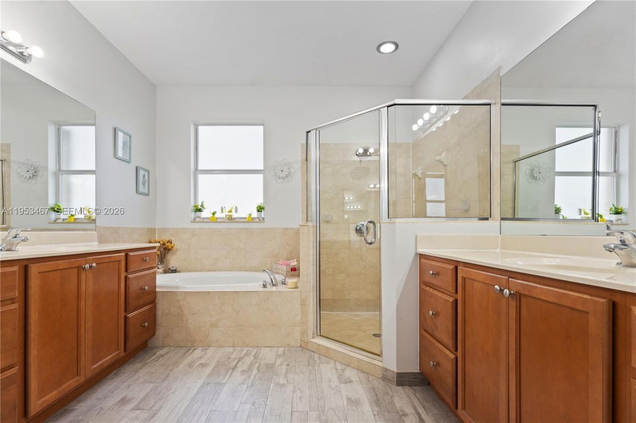 11287 NW 43rd Ter, Doral, FL 33178 Photo