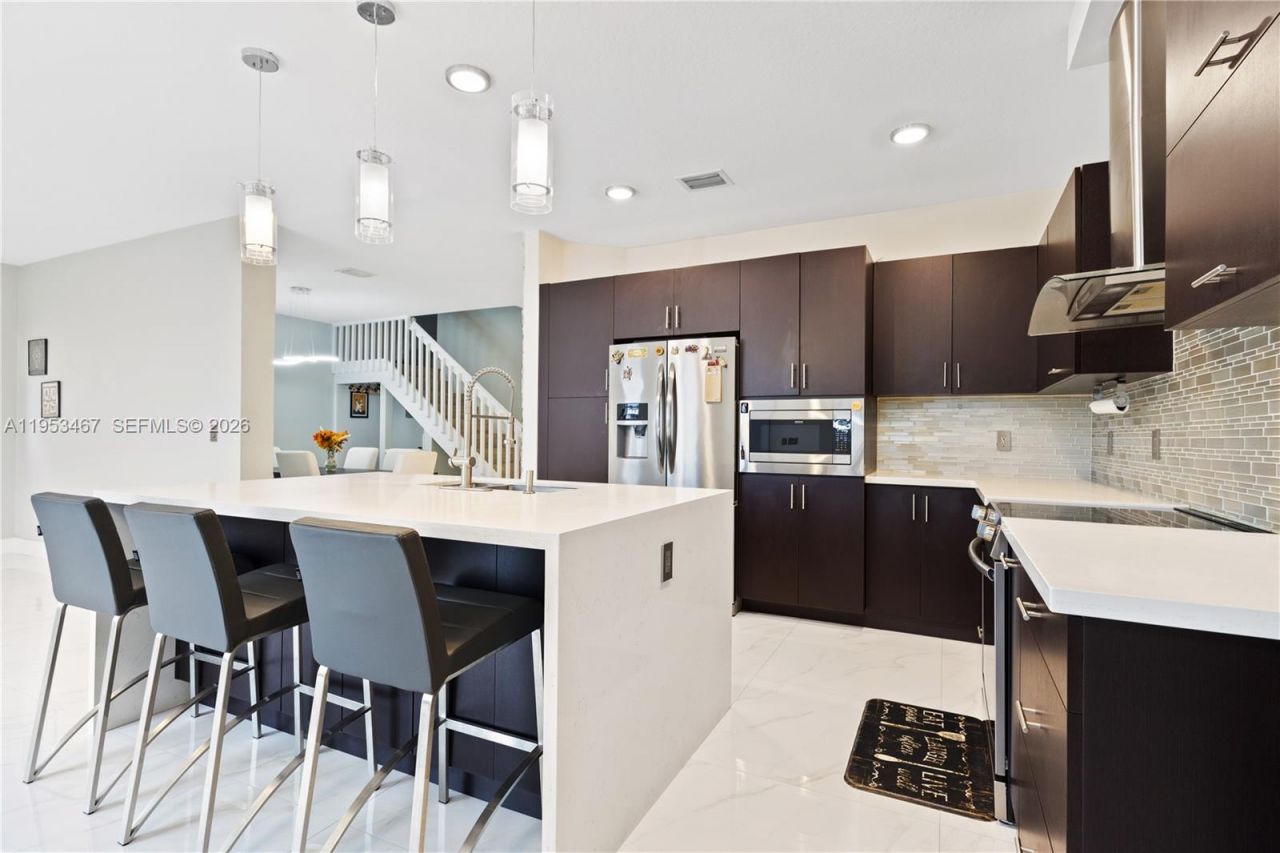 11287 NW 43rd Ter, Doral, FL 33178 Photo