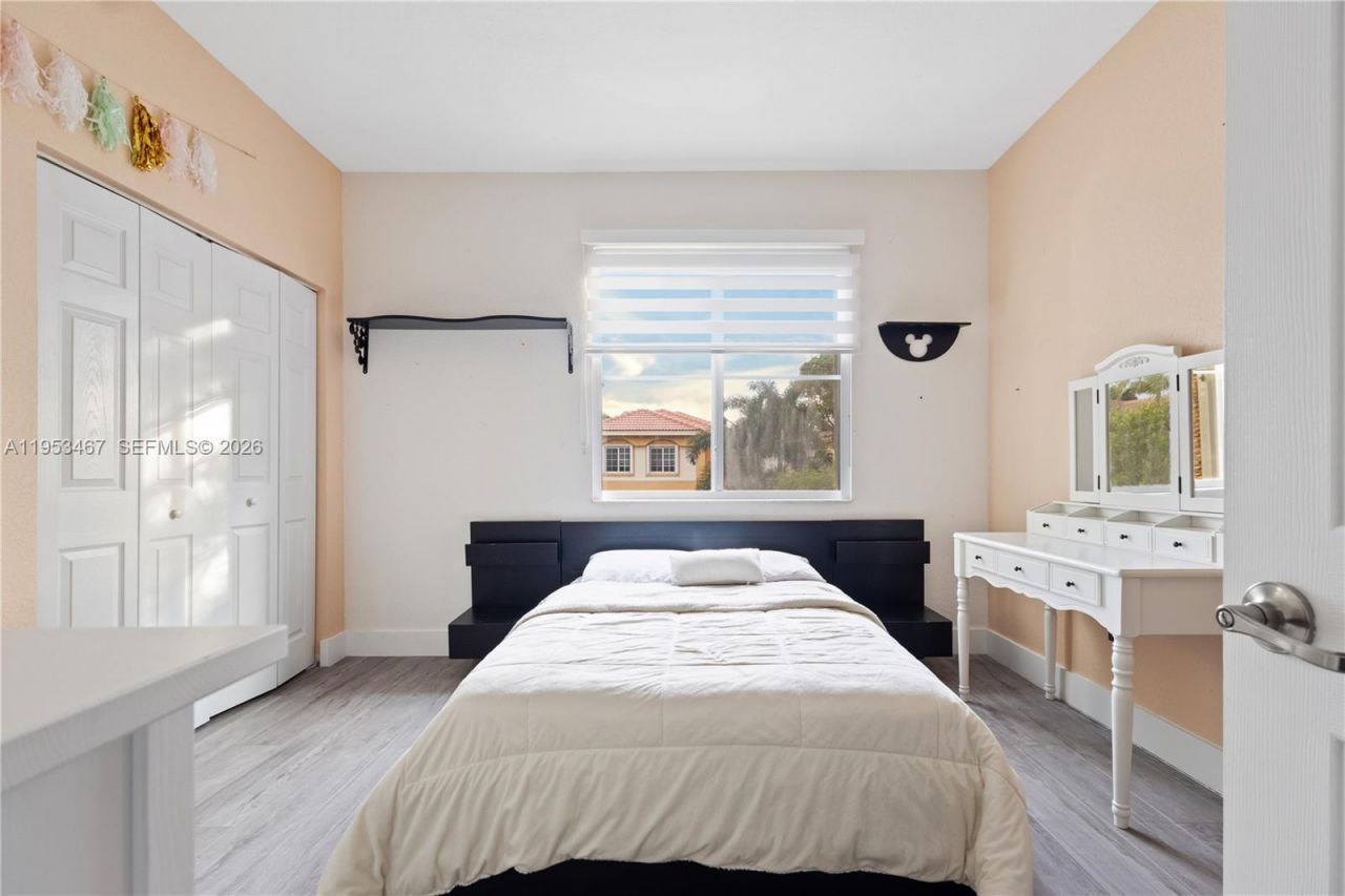 11287 NW 43rd Ter, Doral, FL 33178 Photo