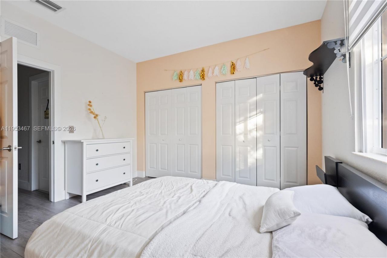 11287 NW 43rd Ter, Doral, FL 33178 Photo