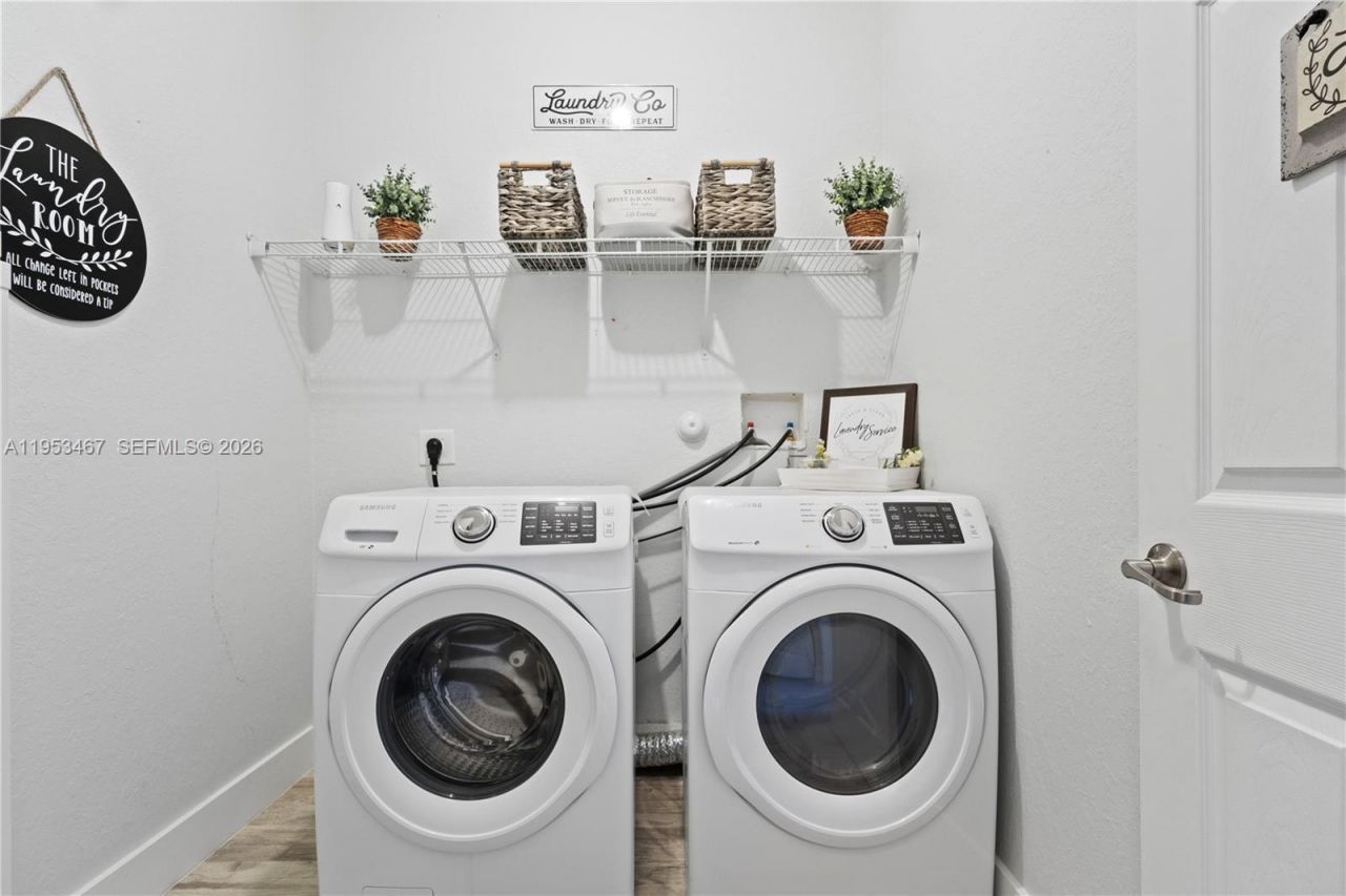 11287 NW 43rd Ter, Doral, FL 33178 Photo