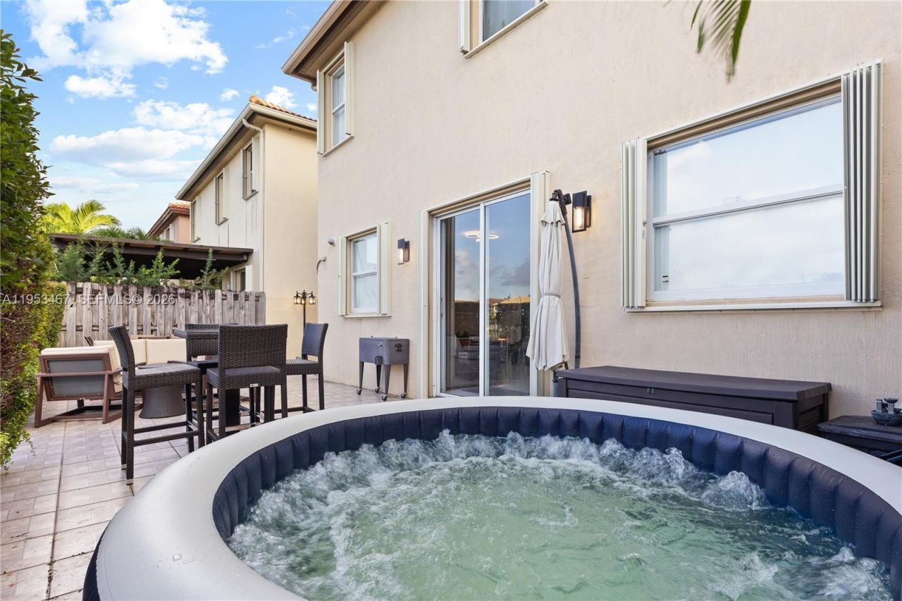 11287 NW 43rd Ter, Doral, FL 33178 Photo