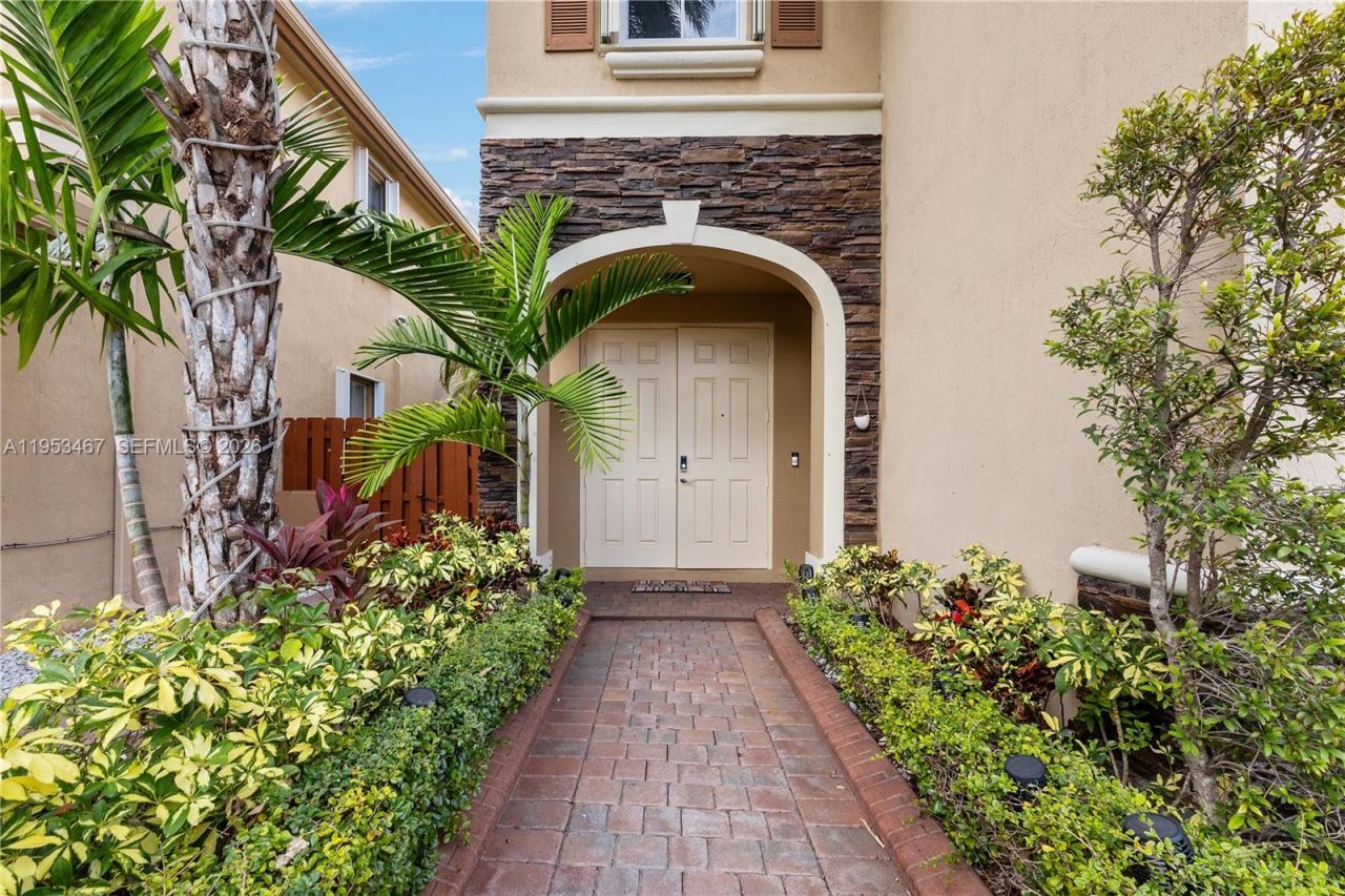 11287 NW 43rd Ter, Doral, FL 33178 Photo