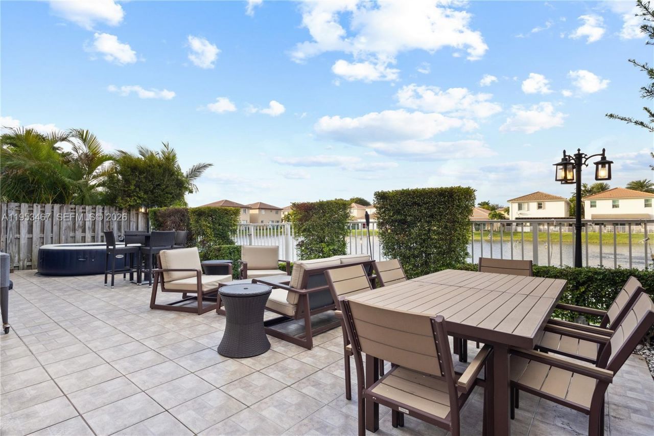 11287 NW 43rd Ter, Doral, FL 33178 Photo