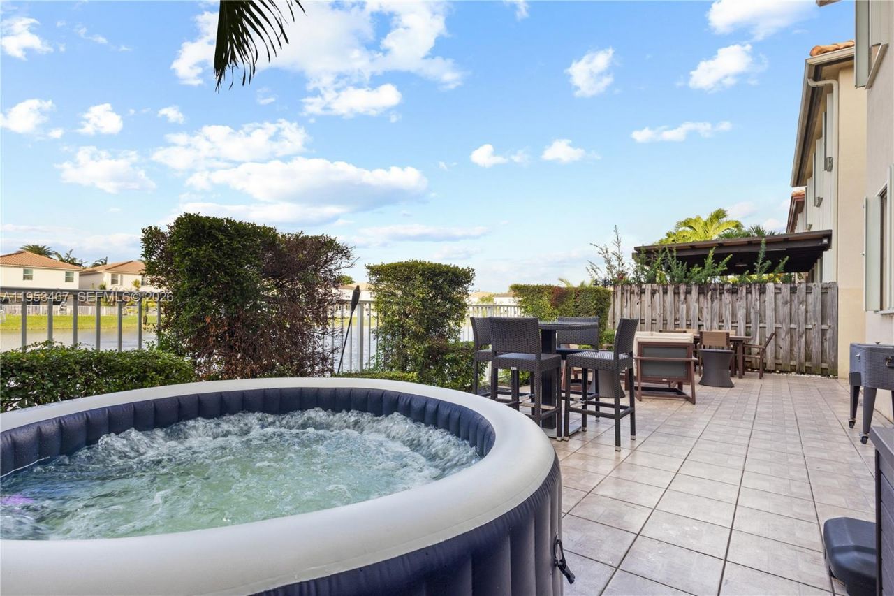 11287 NW 43rd Ter, Doral, FL 33178 Photo