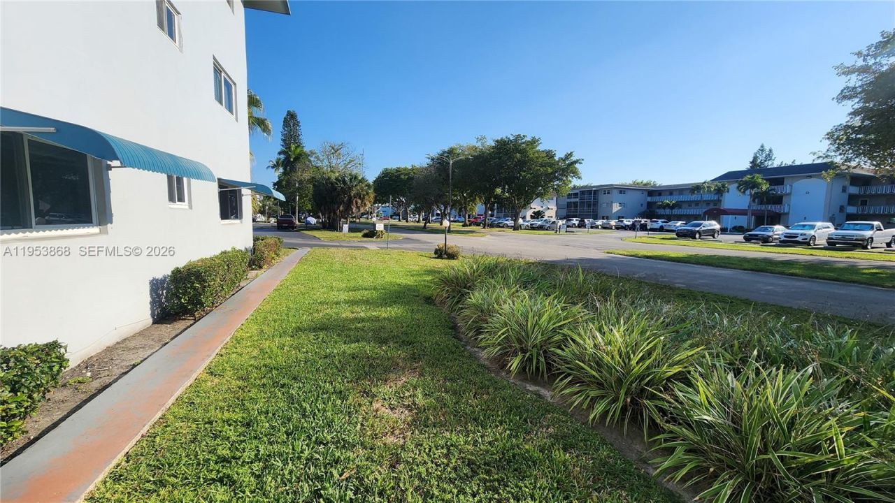 981 Hillcrest Ct, Unit 114, Hollywood, FL 33021 Photo