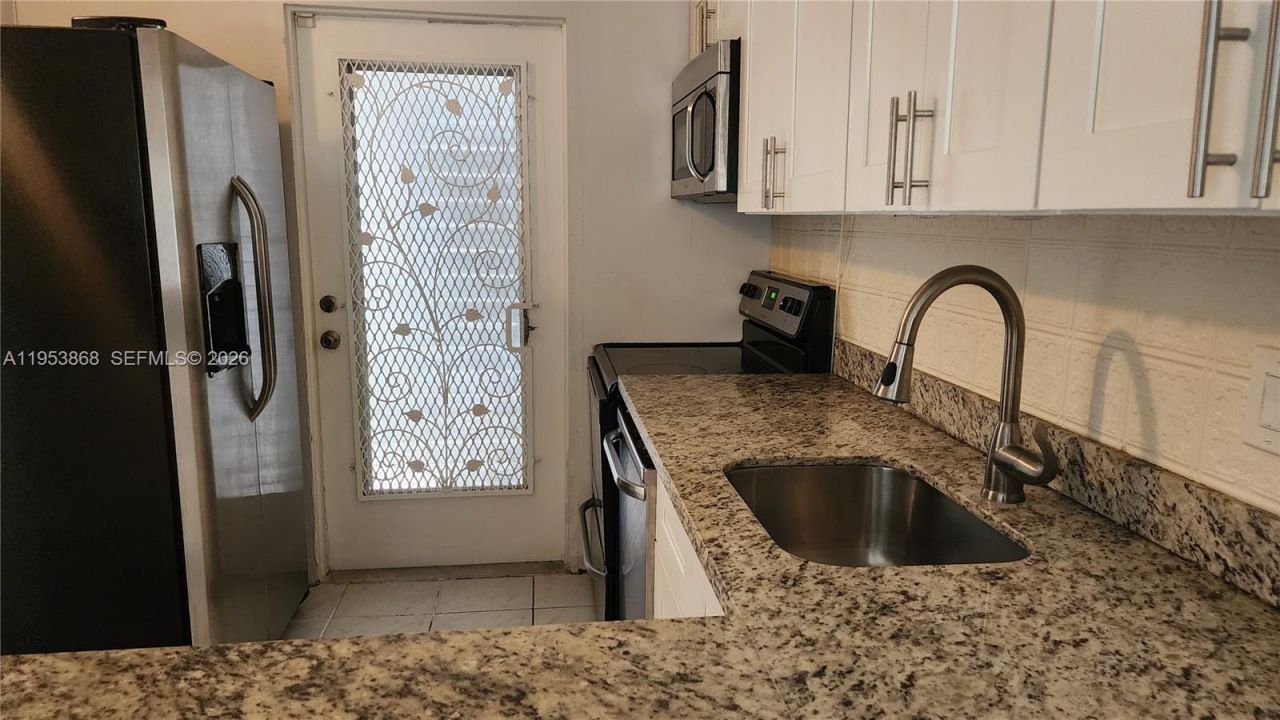 981 Hillcrest Ct, Unit 114, Hollywood, FL 33021 Photo