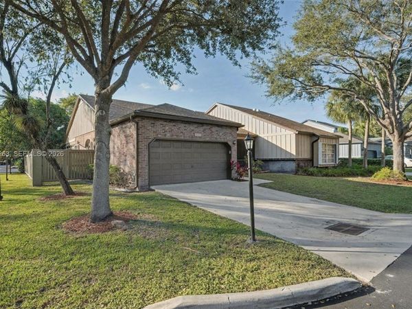 6569 Windsor Dr, Parkland, FL 33067